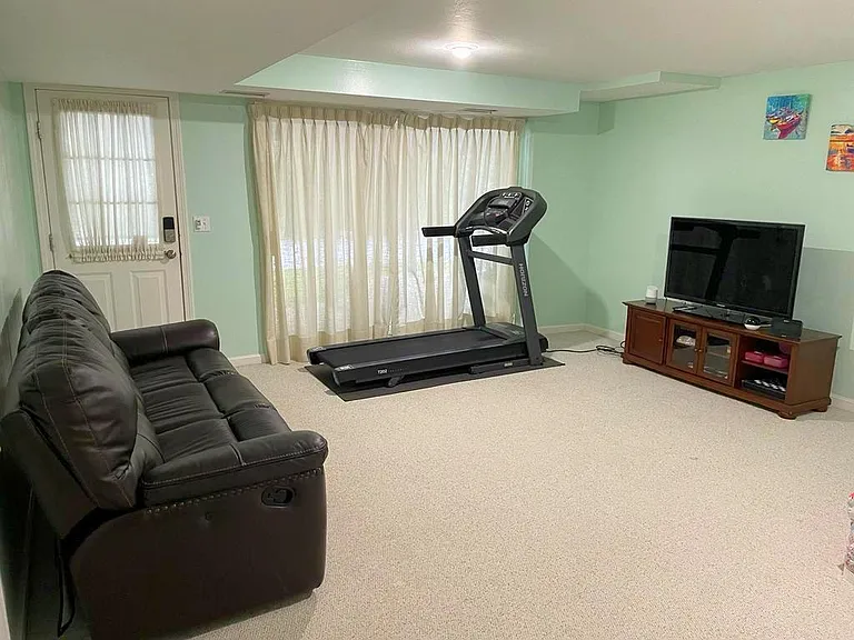 143 Westview Dr — Photo 34