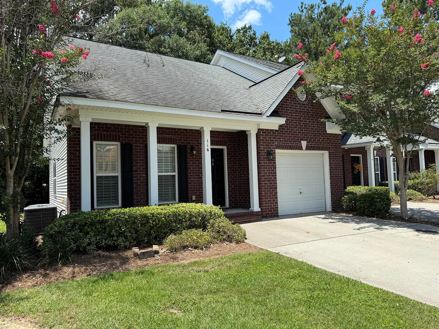 3 bed, 2.5 bath, 1475 sqft, $2,300 — Photo 3