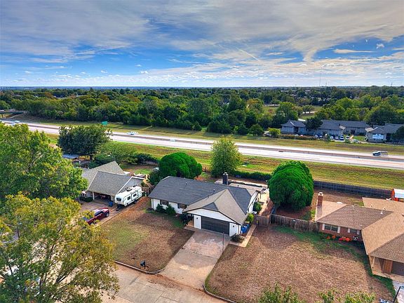 4th image of 311 Christopher Dr