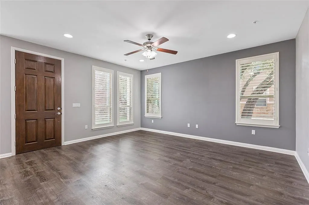 4 bed, 3.0 bath, 2060 sqft, $2,450 — Photo 2