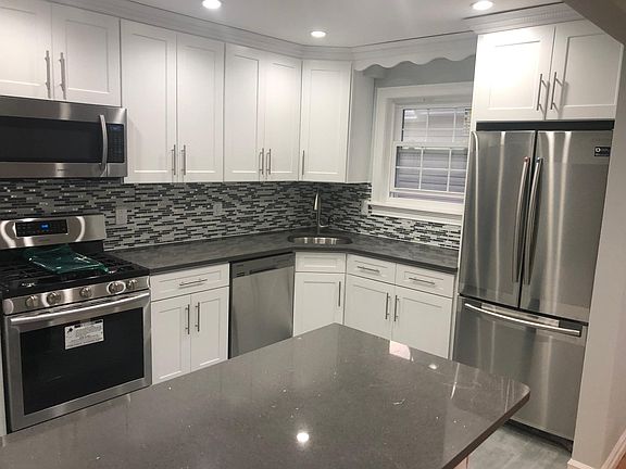 3rd image of 11718 197th St Fl 2