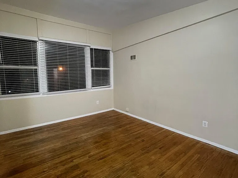 Ruatan Row, LLC — Photo 6