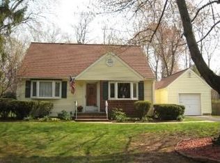 6 Inglee St, Green Brook, NJ 08812