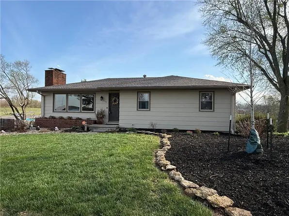 7106 Lundeen Dr, Country Club, MO 64505