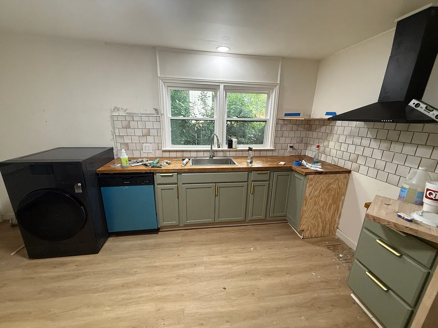 3 bed, 1060 sqft, $2,150 — Photo 4