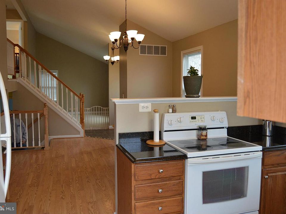 1st image of 2429 Yarmouth Ln