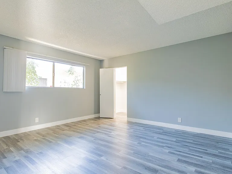 Kingsbury Apartments — Photo 8