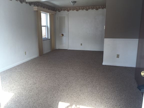 3rd image of 6707 Daiber St