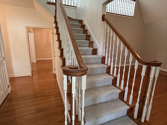 3rd image of 529 Ridgecrest Dr