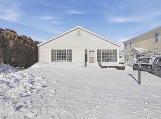 3 Tyngsboro St, Seabrook, NH 03874