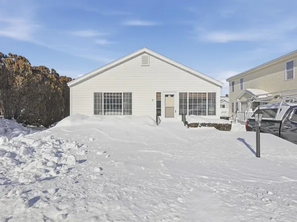 3 Tyngsboro Street, Seabrook, NH 03874