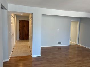 1910 Cherry Ln APT 323, Northbrook, IL 60062