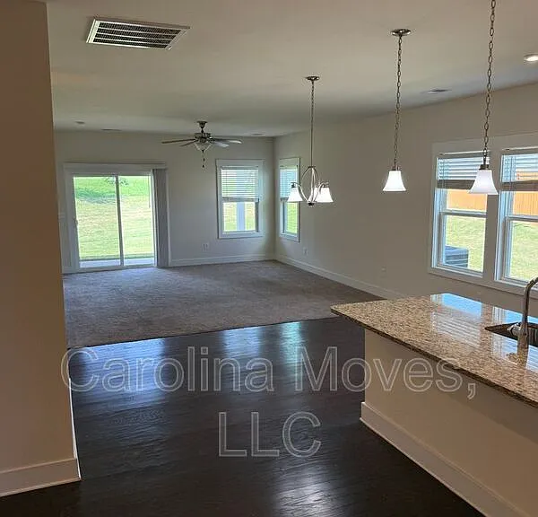 6 Larson Dr — Photo 4