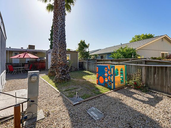 5th image of 252 Pear Ln