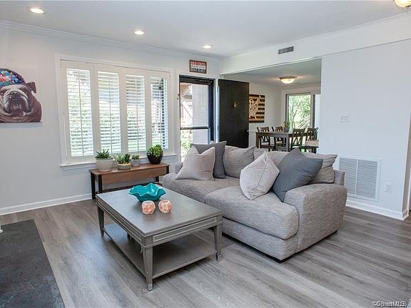 4th image of 19 Canterbury Ln #19