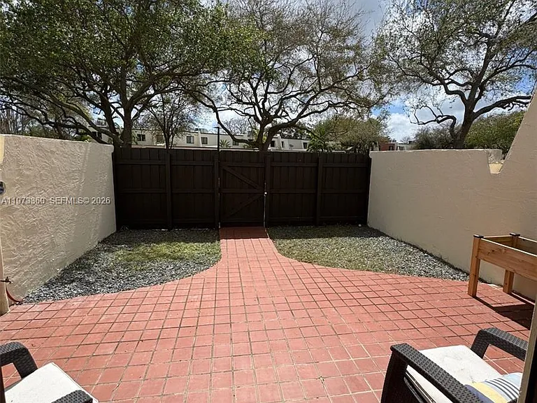 SW 102nd Pl — Photo 3