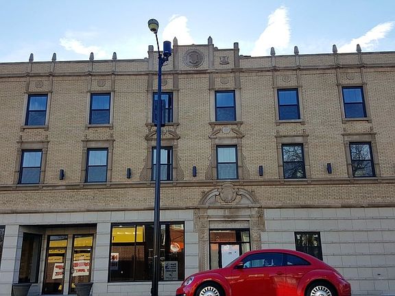 2nd image of 1409 W Diversey Pkwy #211