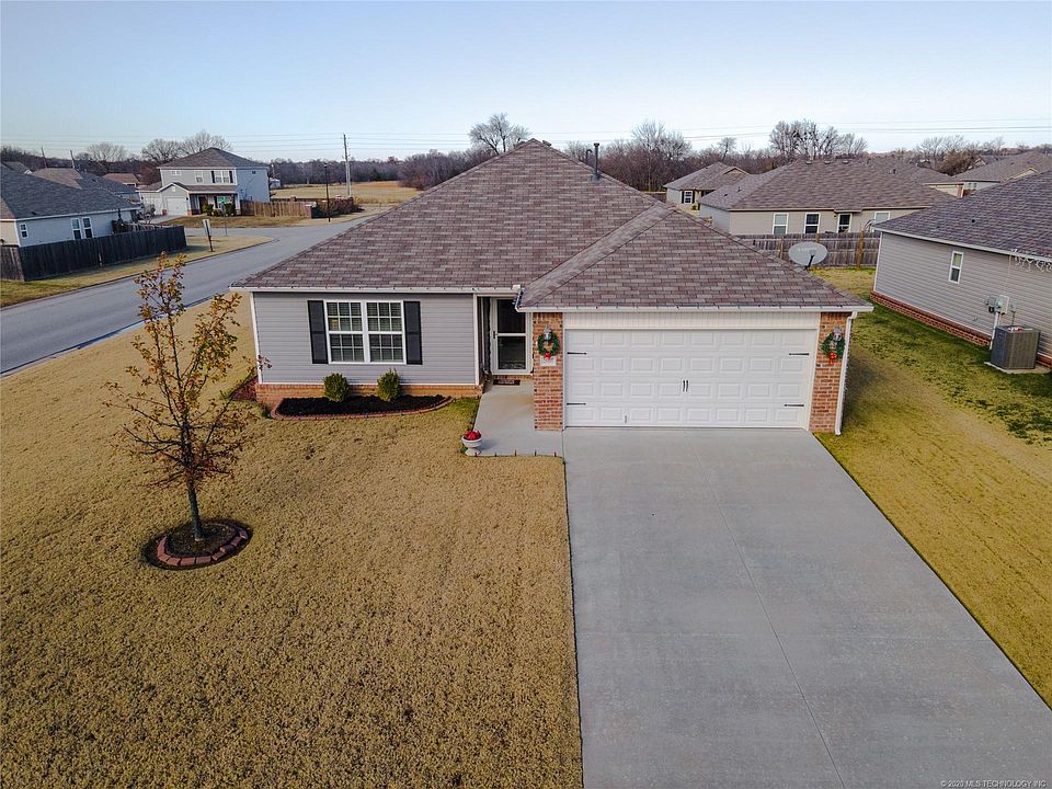 1st image of 25117 E 91st Ct S