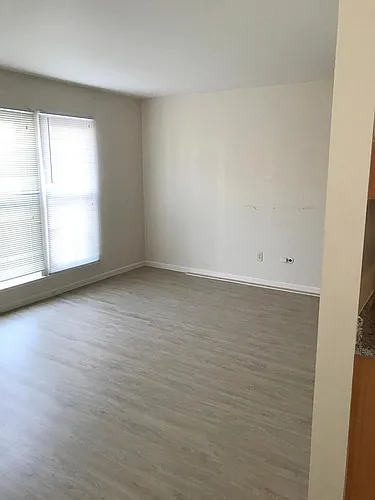 1528 Oxford St Photo 1