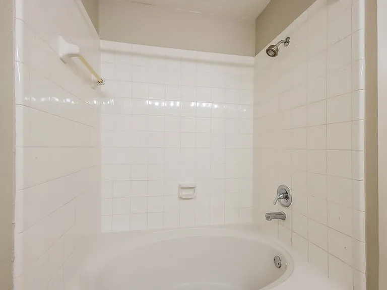 5915 Culross Close — Photo 14