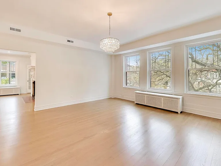 E Madison Park — Photo 14