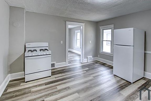 4th image of 13109 Carrington Ave