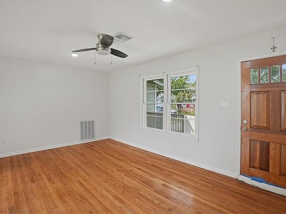 5th image of 1049 Deforrest St