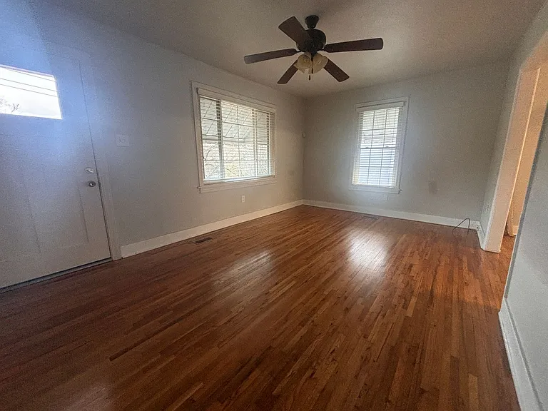 5717 Lee Ave — Photo 4