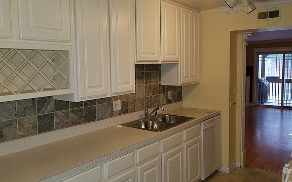 5th image of 1942 Tall Oaks Dr APT 2A