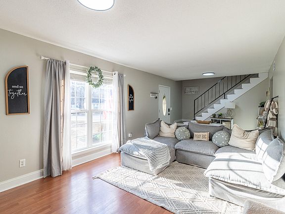 2nd image of 6831 Knollcrest Dr