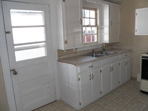 2nd image of 301 Bare Ave