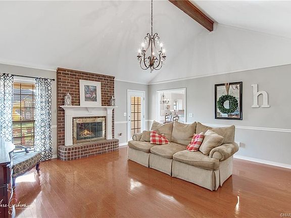 5th image of 225 Country Club Dr