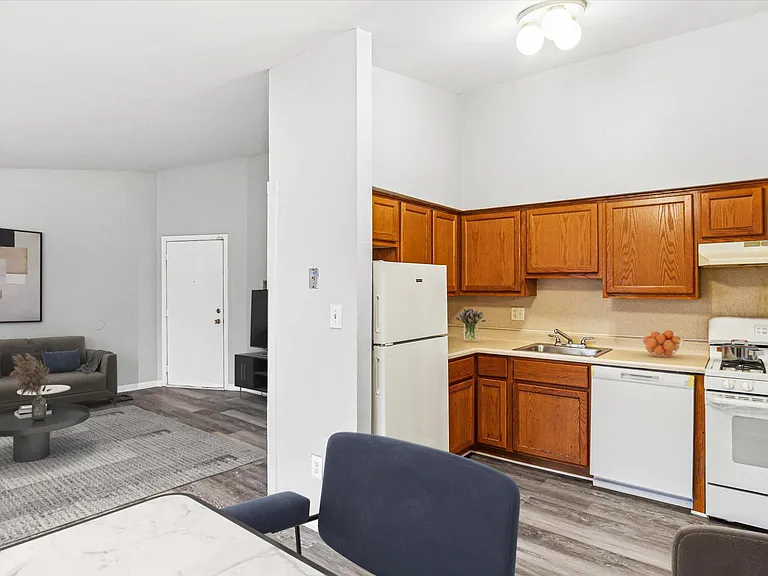 Village Grove Apartments — Photo 15