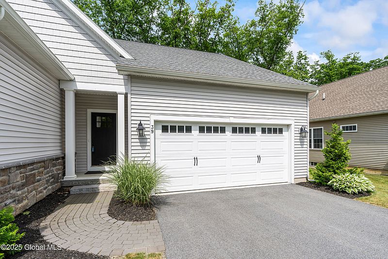 3rd image of 39 Linden Park Drive