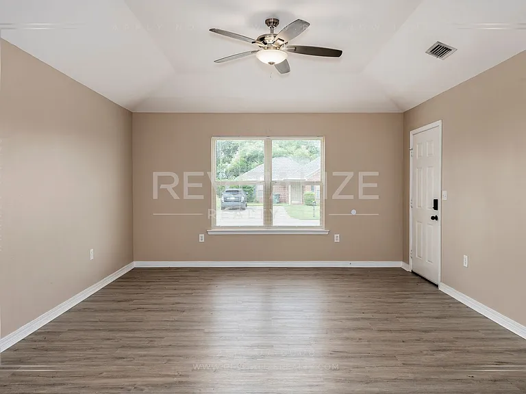 1549 Majesty Loop — Photo 11