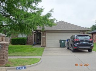 613 Verreaux Dr, Norman, OK 73072