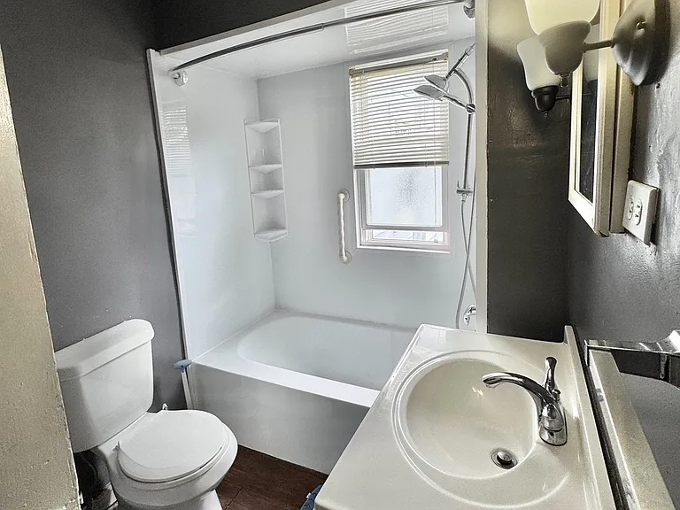 557 Emerson Dr — Photo 12