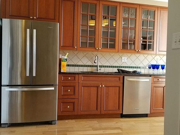 2nd image of 300 Communipaw Ave APT 202