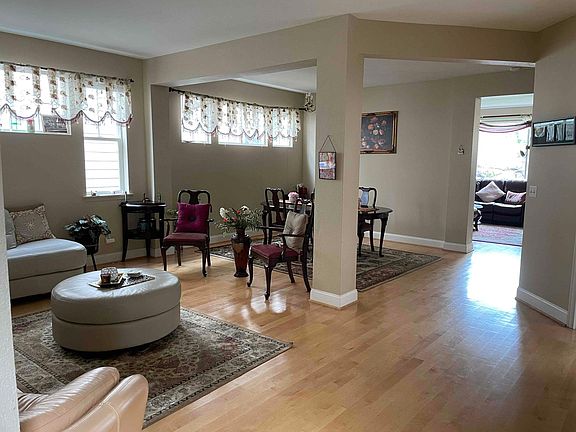 5th image of 22635 SE 13th St