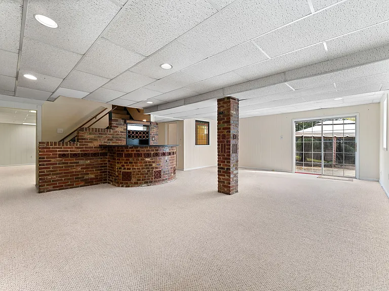 Recreation room has full bar and walkout level exit to rear yard in Lower Level!