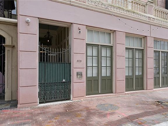 2nd image of 828 Saint Charles Ave APT 4