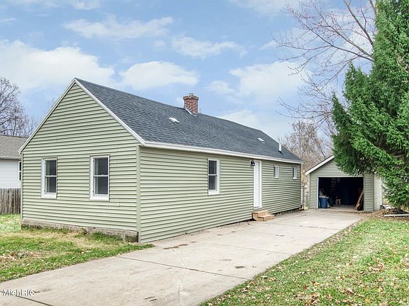 4th image of 1502 Houseman Ave NE