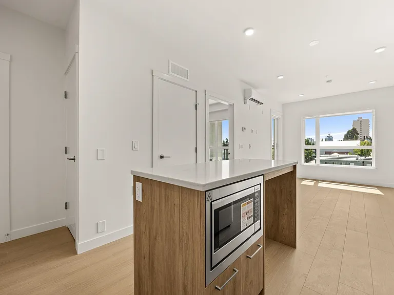 82 1st St #203 — Photo 4