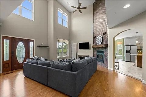 4th image of 395 W Short St #1