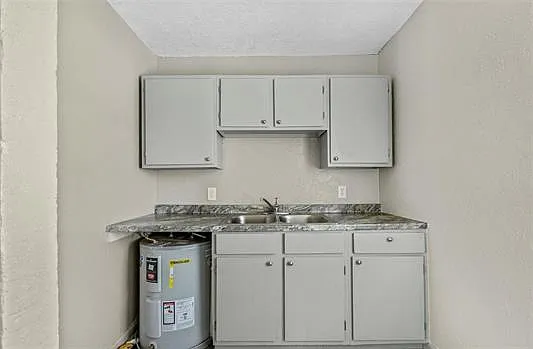 1 bed, 800 sqft, $550 — Photo 3