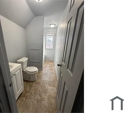 558 Holbrook St — Photo 10