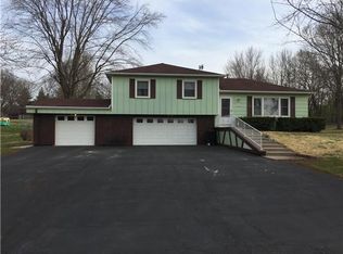 212 1st St, Richmond, MO 64085