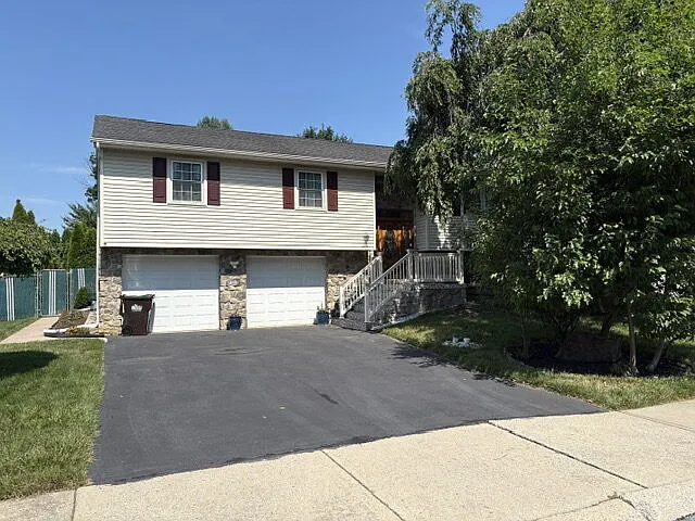 5 bed, 3.0 bath, $3,000 — Photo 2