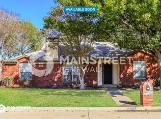 1015 Flower Dr, Arlington, TX 76017