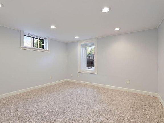 3rd image of 1529 Iglehart Ave #1